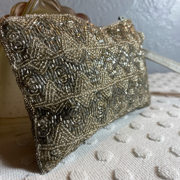 Vintage AMANDA SMITH Silver Beaded Clutch Wristlet - Picture 2 of 16
